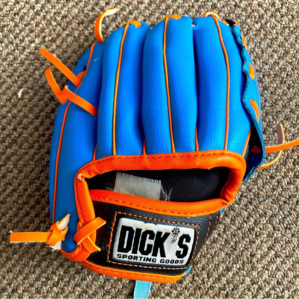 Dicks kids Softball Gloves‎ size 8.5